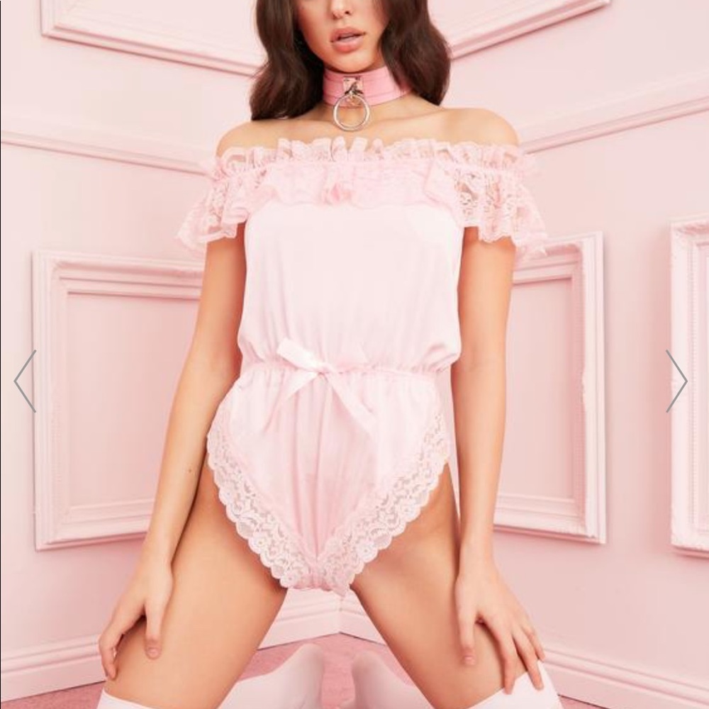 dollskill sugarthrillz cam girl / into you pink lace romper
